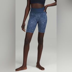 Lululemon Ebb to Street HR Yoga Short 8" Speckled Mineral Blue SZ. 8 EUC